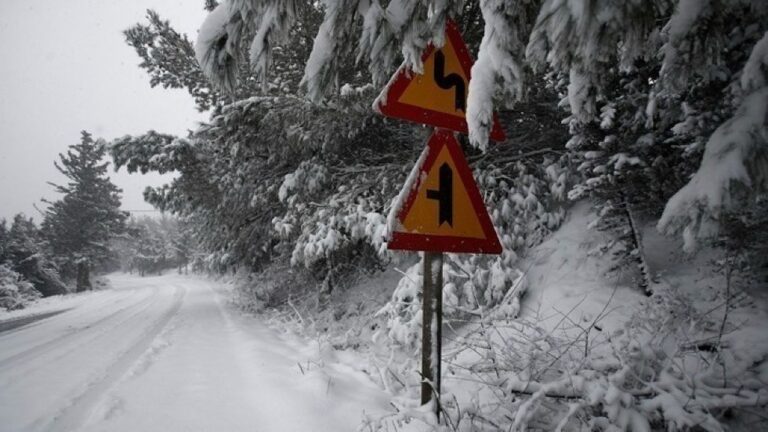Χιονοπτώσεις στην Ήπειρο – Απαγόρευση κυκλοφορίας σε φορτηγά και νταλίκες