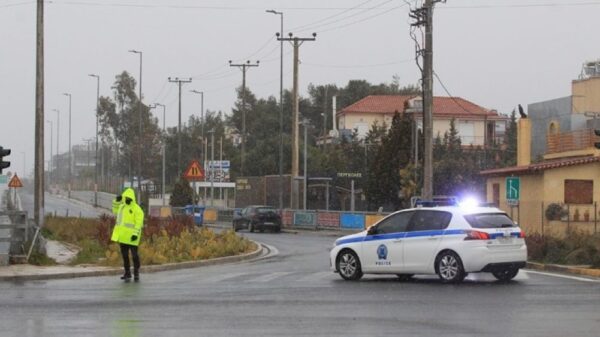 Έκλεισε η εθνική οδός στο ρεύμα προς Αθήνα