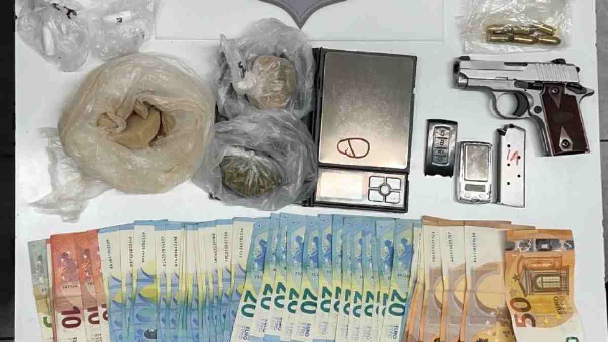 ναρκωτικά και όπλα