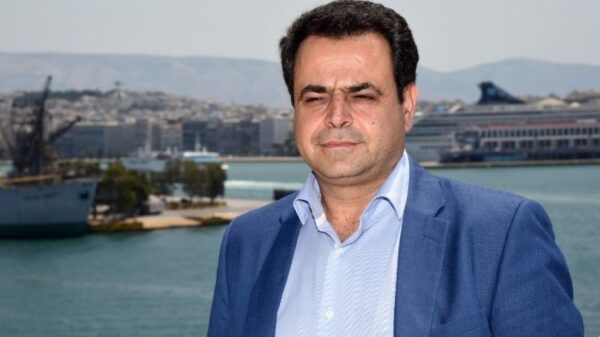 Σε κλίμα πένθους και οδύνης η κηδεία του Νεκτάριου Σαντορινιού