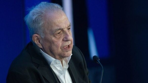 Φλαμπουράρης
