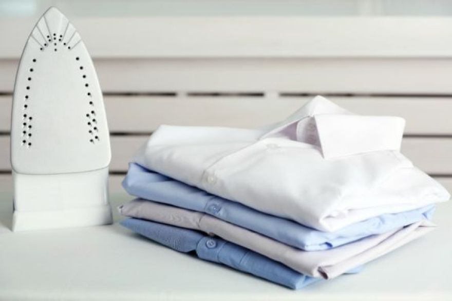 Σίδερο Ρούχων: Πώς να καθαρίσετε την πλάκα που έχει μαυρίσει