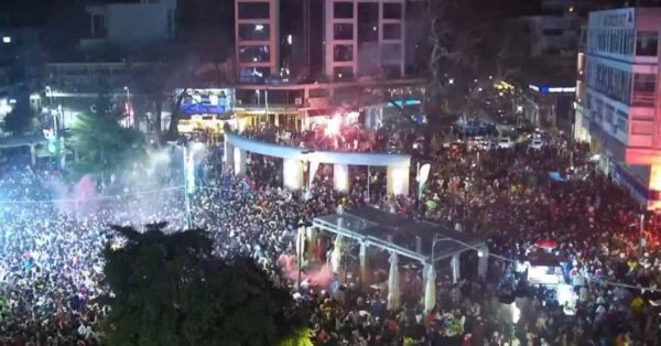 Ξάνθη: Χιλιάδες καρναβαλιστές έκαναν τη νύχτα ημέρα