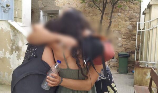 Θεσσαλονίκη: Πόσες αγκαλιές χρειαζόμαστε καθημερινά; – Η καθοριστική σημασία της αγκαλιάς