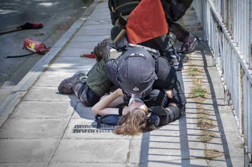 «Η Αγκαλιά». Σύγκρουση ανάμεσα σε φοιτητές και αστυνομία μετά τη διαδήλωση των φοιτητικών συλλόγων ενάντια στην εγκατάσταση πανεπιστημιακής Αστυνομίας, 7.6.2022, Αριστοτέλειο Πανεπιστήμιο Θεσσαλονίκης.