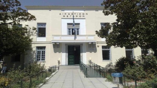 Κλείδωσε την 14χρονη κόρη του έξω από το σπίτι