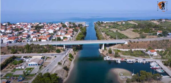 Νέα Ποτίδαια- Η διώρυγα της Κασσάνδρας, που ενώνει τους δύο κόλπους τον Θερμαϊκό και τον Τορωναίο