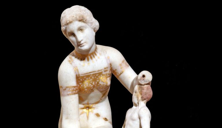 “Η Αφροδίτη με το χρυσό μπικίνι” απρόσμενος επισκέπτης στο Μουσείο Ακρόπολης