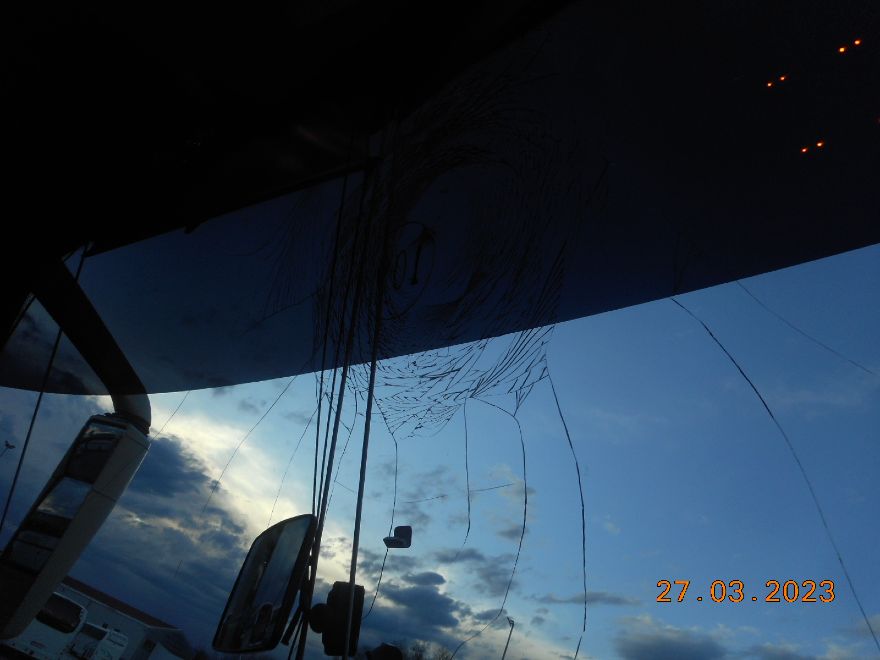 Σέρρες: Βροχή από πέτρες δέχτηκε εν κινήσει λεωφορείο του ΚΤΕΛ- video