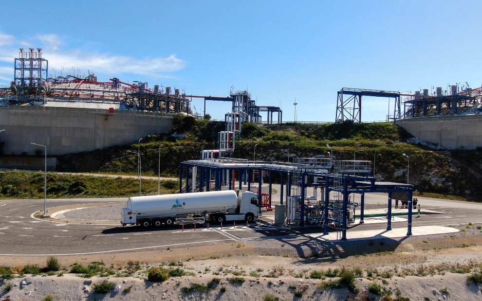 ΔΕΠΑ Εμπορίας: Oλοκληρώθηκε η πρώτη οδική μεταφορά LNG με ειδικό LNG trailer