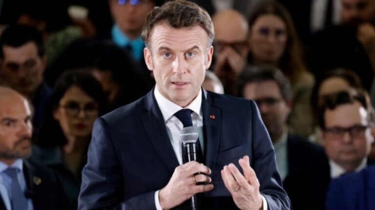 Ο Μακρόν αντιμέτωπος με τη μεγαλύτερη πολιτική κρίση της θητείας του στην προεδρία της Γαλλικής Δημοκρατίας