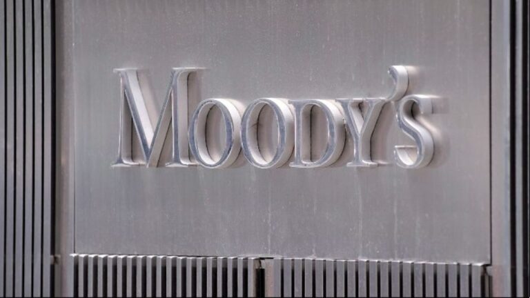 Moody’s: Αναβάθμισε τις προοπτικές του αξιόχρεου Ba3 της Ελλάδας σε θετικές από σταθερές
