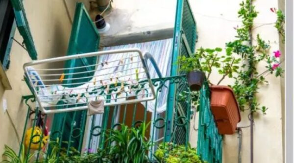 Έμπαινε κρυφά στο σπίτι της γειτόνισσάς του και έκλεβε τα εσώρουχα της