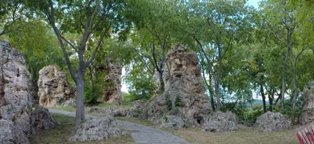 Νυμφόπετρα: Το "δάσος" με τα απολιθώματα και η νυφική πομπή που πέτρωσε έξω από το χωριό!