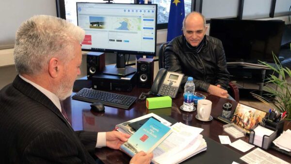 Οδηγός του ΟΑΣΘ έγραψε στα ρεπό και τις άδειές του το πρώτο του μυθιστόρημα
