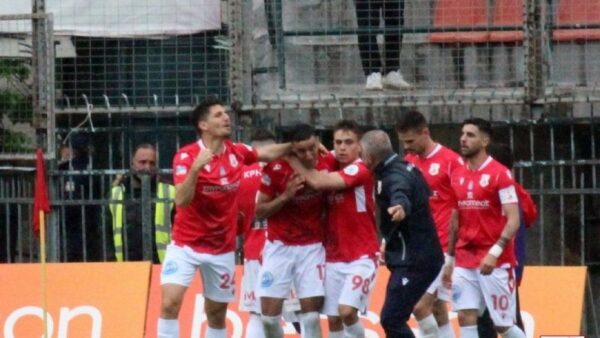 Super League 2: «Εξαφανίζεται» ο Πανσερραϊκός, 2-0 τον Θεσπρωτό