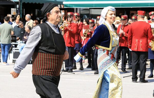 Παρέλαση στην Καβάλα: Συμμετείχε και ο πατέρας του Νίκου Κουρκούλη