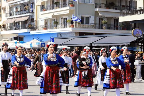 Παρέλαση με απρόοπτα στην Καβάλα- φωτογραφίες