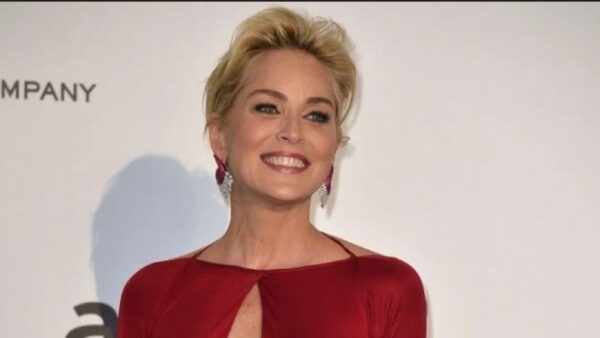 Η Σάρον Στόουν λέει ότι έχασε τις μισές της οικονομίες από την κατάρρευση της SVB