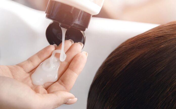 Conditioner μαλλιών: Πού μπορείτε να το χρησιμοποιήσετε στο σπίτι εκτός από τα μαλλιά σας