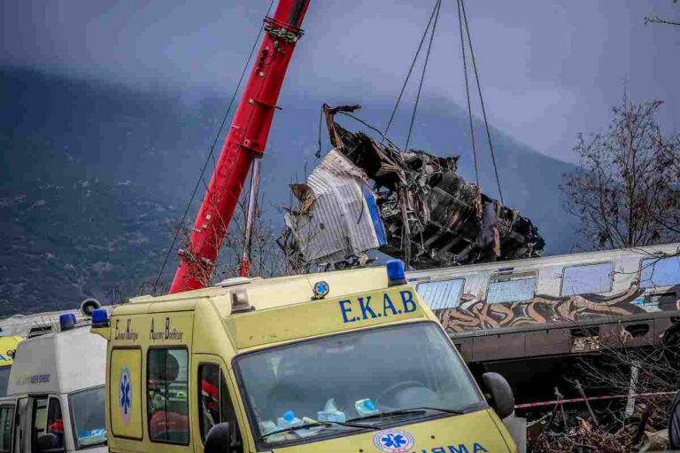 Σιδηροδρομικό δυστύχημα στα Τέμπη: Στους 55 οι ταυτοποιημένοι νεκροί – Εξέταση νέου βιολογικού υλικού