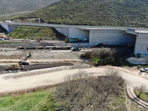 Τέμπη: Έτσι είναι σήμερα ο χώρος της τραγωδίας – Απομακρύνθηκαν βαγόνια και συντρίμμια
