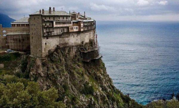 Απειλές για επίθεση κατά του ηγούμενου της Μονής Εσφιγμένου στο Άγιο Όρος