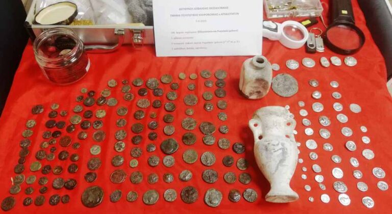 Θεσσαλονίκη: Ήθελε να στείλει αρχαία νομίσματα στη Γερμανία κρυμμένα σε… ελαιόλαδο