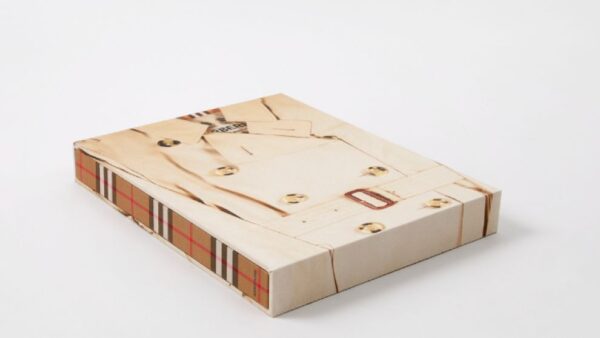 Η ιστορία του Burberry σε νέο βιβλίο του Αλεξάντερ Φιούρι