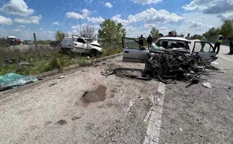 Τραγωδία στην Ορεστιάδα: Τρεις νεκροί μετά από σύγκρουση αυτοκινήτων – Σοκαριστικές εικόνες
