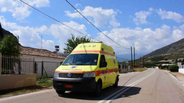 Λάρισα: Στο νοσοκομείο 2χρονο παιδί που έπεσε στο κενό από πατάρι καταστήματος