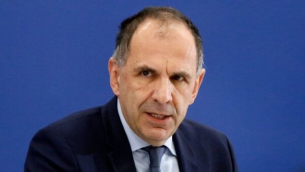 Σύγκρουση τρένων στα Τέμπη: Ο Γεραπετρίτης παρέλαβε το πόρισμα της Επιτροπής Εμπειρογνωμόνων