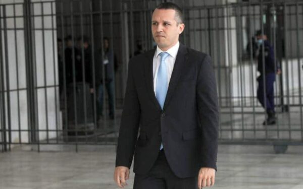 Χρυσή Αυγή: Στην Ευελπίδων ο Κασιδιάρης – Δικάζεται με Μιχαλολιάκο και Ηλιόπουλο για δημόσια υποκίνηση ρατσιστικού μίσους