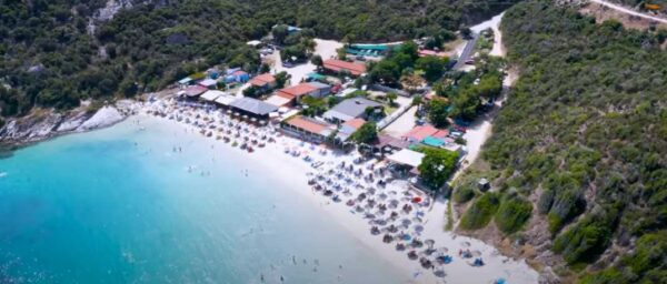 Δείτε video: Ακτή Κληματαριά- Μια καλά κρυμμένη παραλία στην Χαλκιδική με κρυστάλλινα νερά