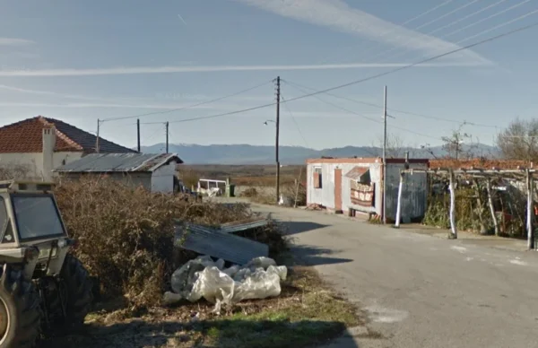 Το ελληνικό χωριό φάντασμα – 28 χρόνια μετά τον μεγάλο σεισμό ζούνε ακόμη σε κοντέινερ!