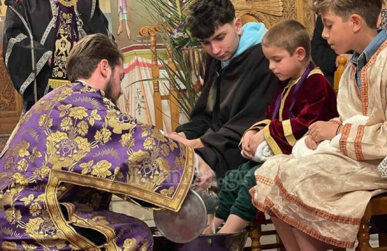 Σέρρες: Διάκονος ένιψε τα πόδια δώδεκα παιδιών σε ανάμνηση του Ιερού Νιπτήρα του Ιησού