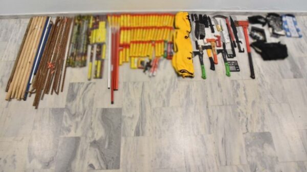 Θεσσαλονίκη: Ολόκληρο «οπλοστάσιο» δίπλα σε λέσχη φιλάθλων εντοπίστηκε από την αστυνομία