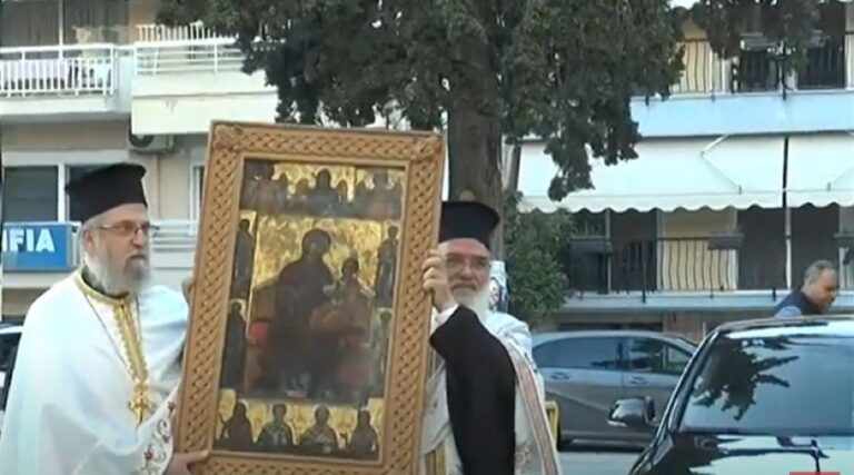 Δείτε video: Με ευλάβεια οι Σερραίοι υποδέχθηκαν την Εικόνα της Παναγίας ένθρονης Βρεφοκρατούσας