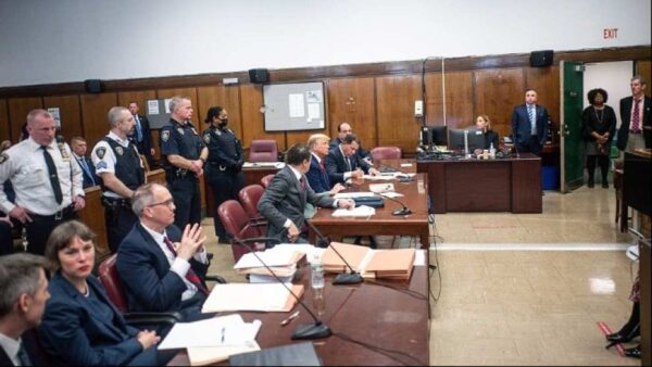 Ξεκίνησε η διαδικασία απαγγελίας κατηγοριών σε βάρος του Ντόναλντ Τραμπ - «Αθώος» δήλωσε ο πρώην πρόεδρος