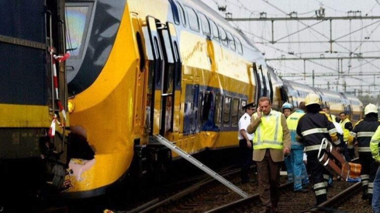 Τουλάχιστον ένας νεκρός, 30 τραυματίες από εκτροχιασμό τρένου στην Ολλανδία