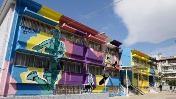 Θεσσαλονίκη: Πέντε αθλητές «ενώθηκαν» σε τοίχο δημοτικού σχολείου και στέλνουν μηνύματα ζωής