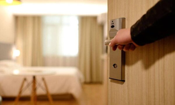 Yπόθεση με κρυφές κάμερες στην Χαλκιδική: 27 είναι τα άτομα που κατέγραψε ο ιδιοκτήτης του καταλύματος