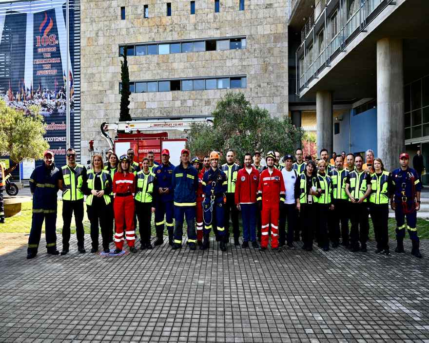 Ευρείας κλίμακας άσκηση ετοιμότητας με σενάριο εκδήλωσης σεισμού στο δημαρχείο Θεσσαλονίκης- φωτογραφίες