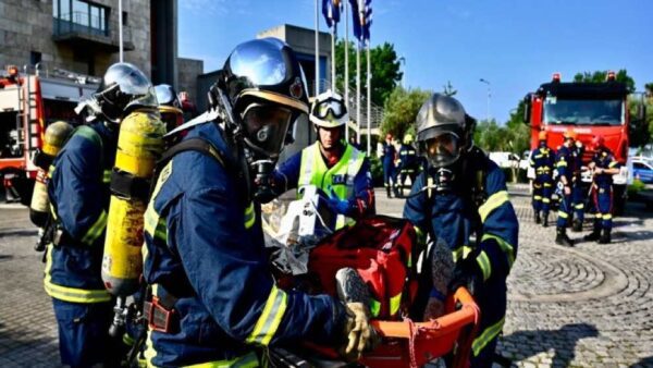 Ευρείας κλίμακας άσκηση ετοιμότητας με σενάριο εκδήλωσης σεισμού στο δημαρχείο Θεσσαλονίκης- φωτογραφίες