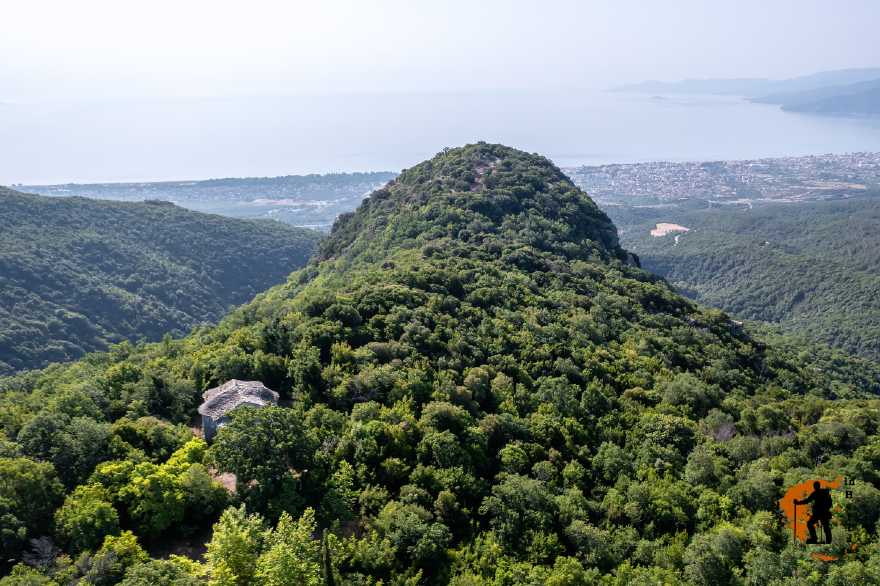 Δείτε βίντεο- Μονή του Αγίου Γεωργίου στην Ασπροβάλτα: Ένας παράδεισος σε έναν λόφο με ιδιαίτερη ιστορία