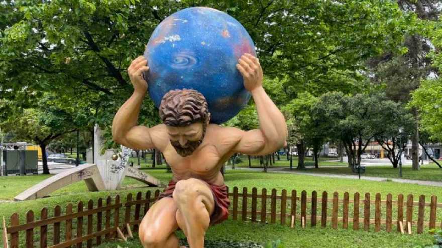 Κατερίνη: Οι 12 Άθλοι του Ηρακλή «ζωντανεύουν» στο δημοτικό πάρκο της πόλης - Δείτε φωτο