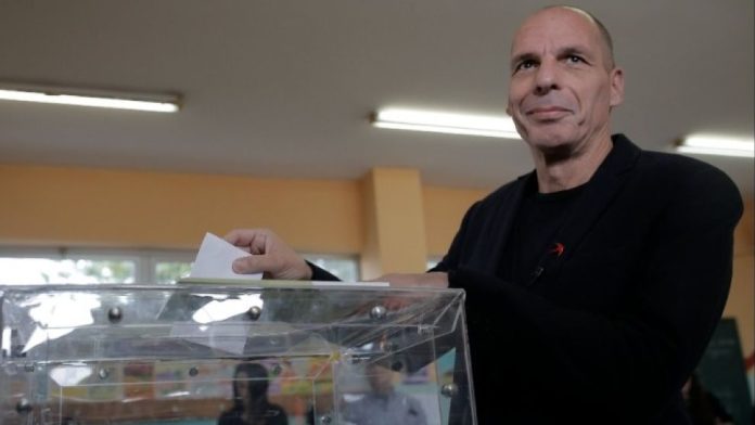 Στο Πέραμα ψήφισε ο Γ. Βαρουφάκης: Η ελπίδα αυτή σήμερα να ευοδωθεί