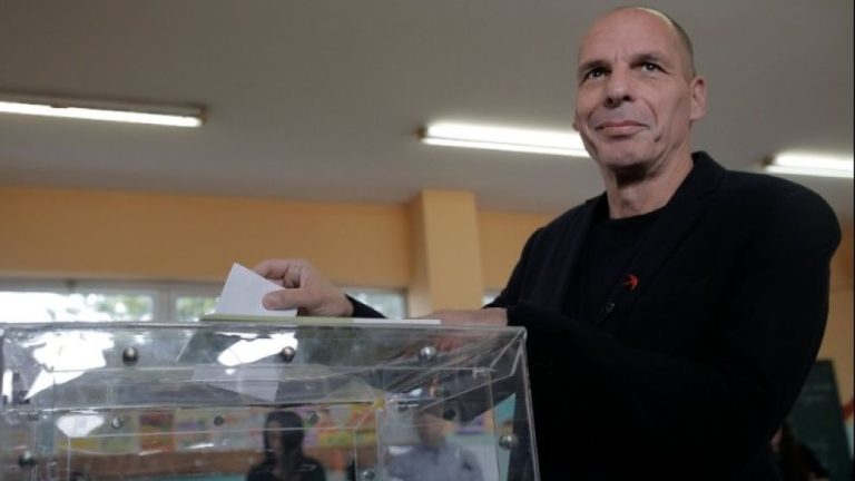 Στο Πέραμα ψήφισε ο Γ. Βαρουφάκης: Η ελπίδα αυτή σήμερα να ευοδωθεί