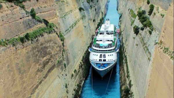 Συνεχίζονται οι εργασίες στη διώρυγα της Κορίνθου