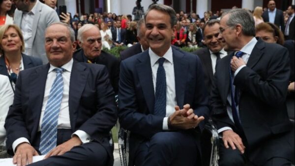 Εκδήλωση για την Ημέρα της Ευρώπης: Ομιλίες Κυρ. Μητσοτάκη, Κ. Καραμανλή, Αντ. Σαμαρά -Live